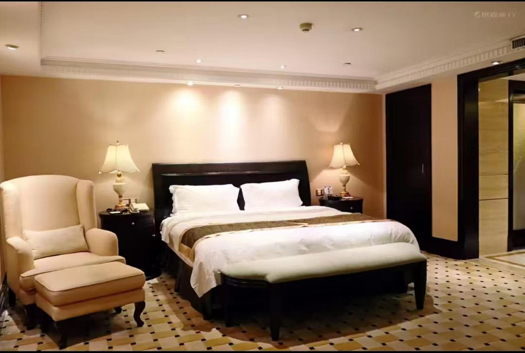 Royal Mediterranean Hotel Гуанджоу Екстериор снимка