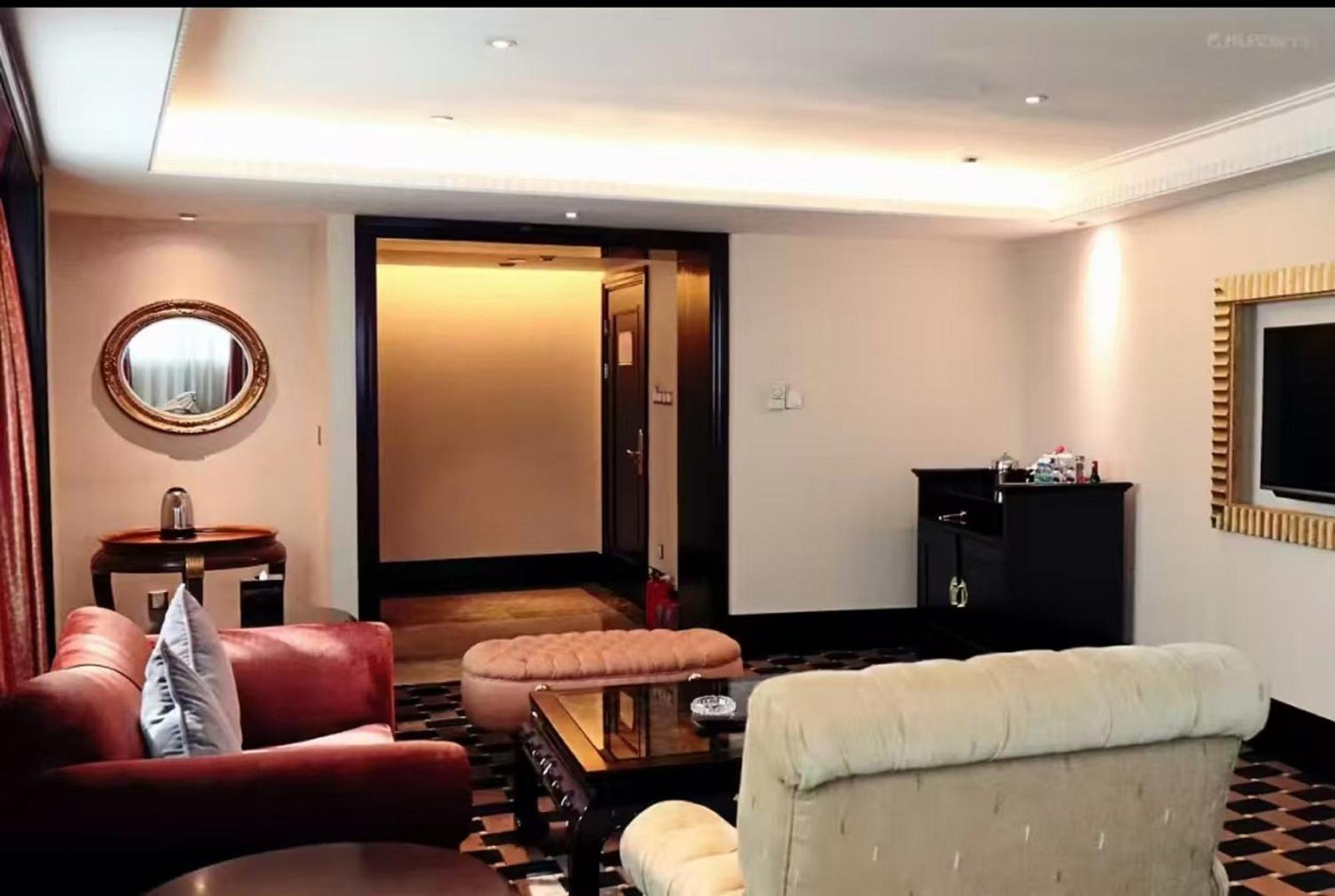 Royal Mediterranean Hotel Гуанджоу Екстериор снимка