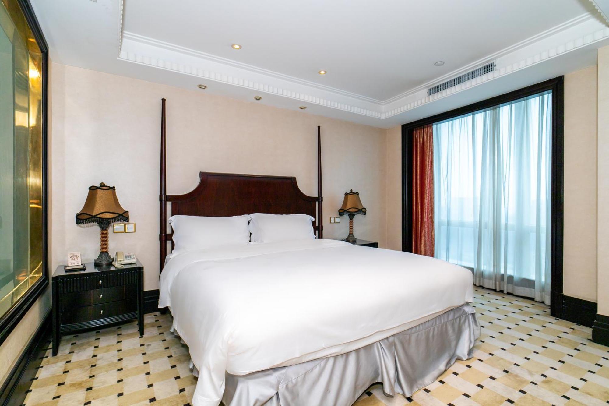 Royal Mediterranean Hotel Гуанджоу Екстериор снимка