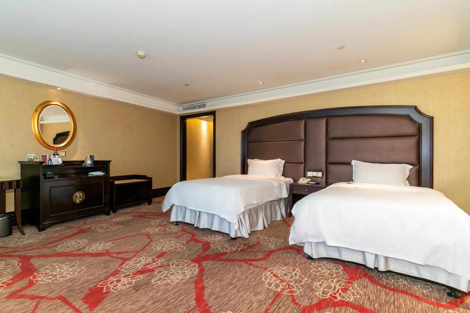 Royal Mediterranean Hotel Гуанджоу Екстериор снимка