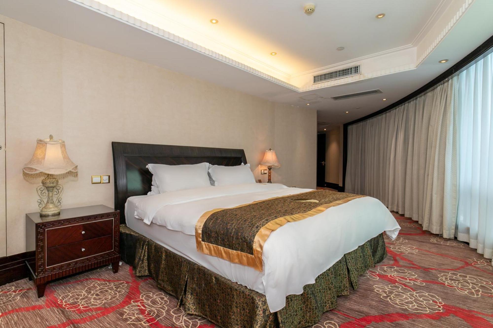 Royal Mediterranean Hotel Гуанджоу Екстериор снимка